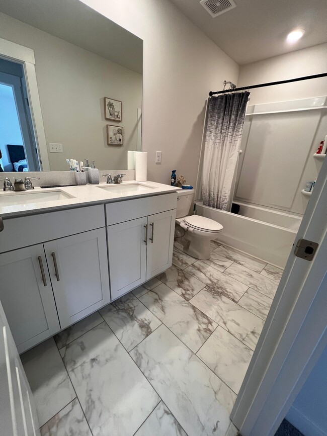 Building Photo - 213 Tartan Dr