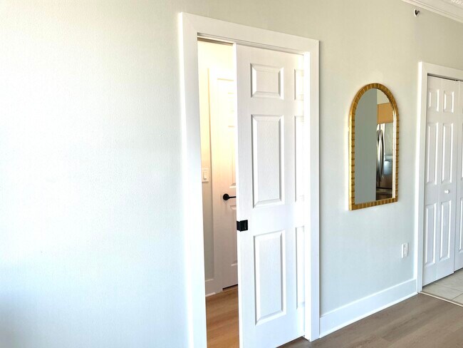 Building Photo - 616 Clearwater Park Rd