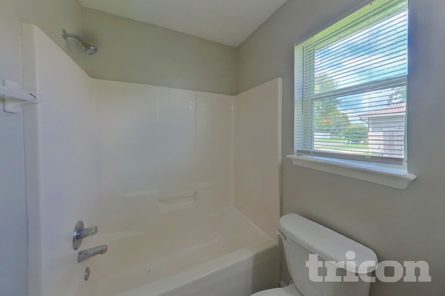 Building Photo - 6830 Shoreline Ln