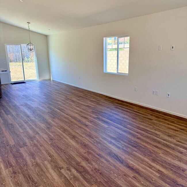 Building Photo - BRAND NEW 4 BEDROOM ADELANTO HOME