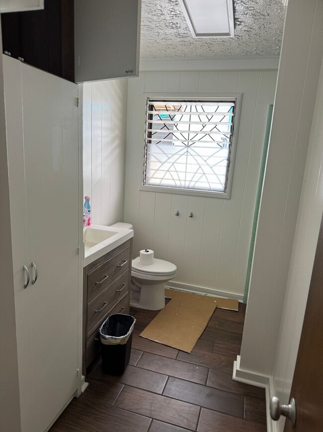 Building Photo - Single family home on Gulick Ave in walking distance to business district