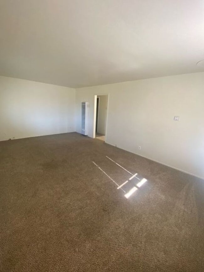 Building Photo - 5233 Wyandotte Ave