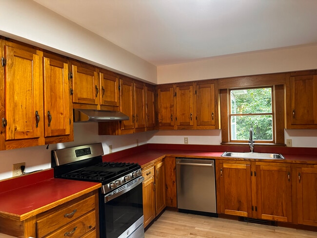 Building Photo - 6 Crescent St