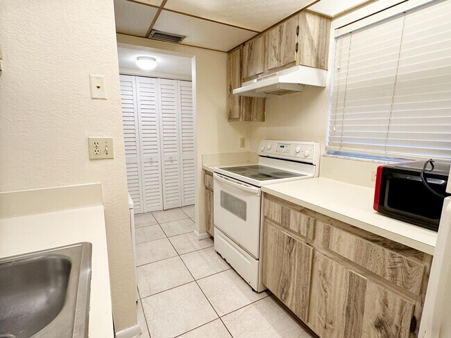 Building Photo - 3207 NW 103rd Terrace