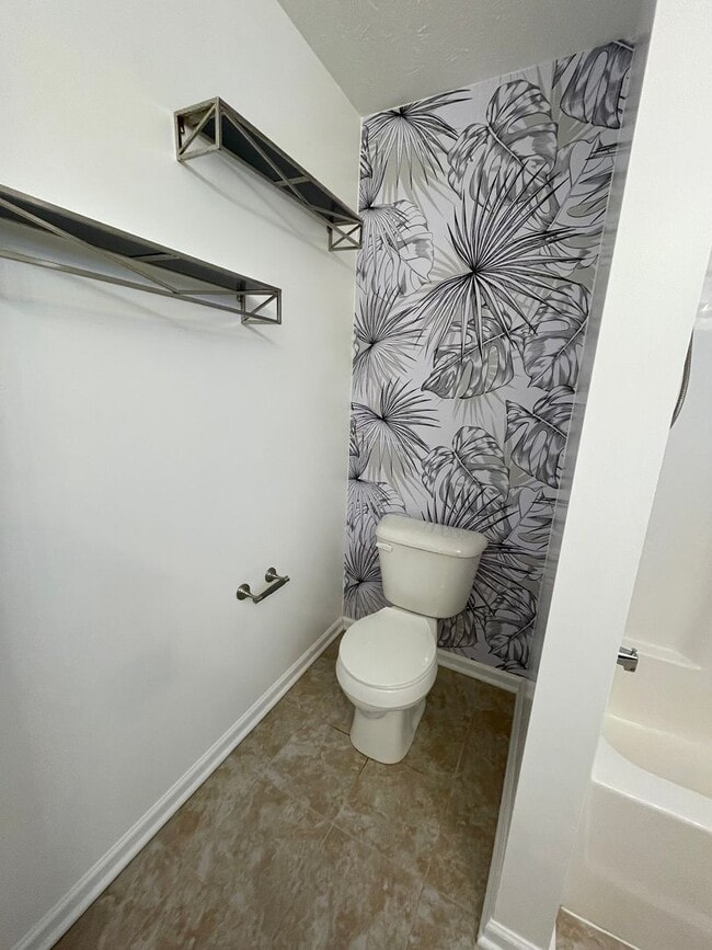 Building Photo - Gorgeous Three Bedroom Single-Family Home