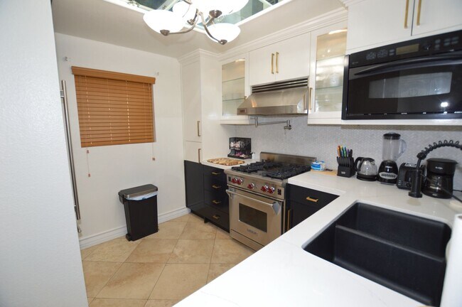 Building Photo - Newly Remodeled & Furnished Luxury Condo Rental near the Las Vegas Strip!