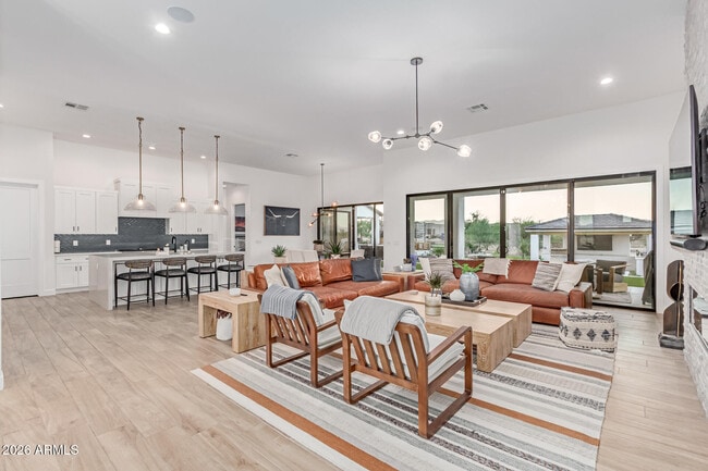 Building Photo - 13924 Dyer Ln