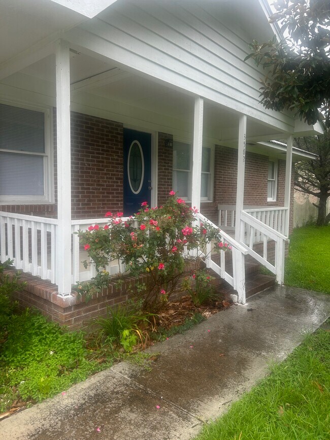 Primary Photo - 3582 Greenwood Dr