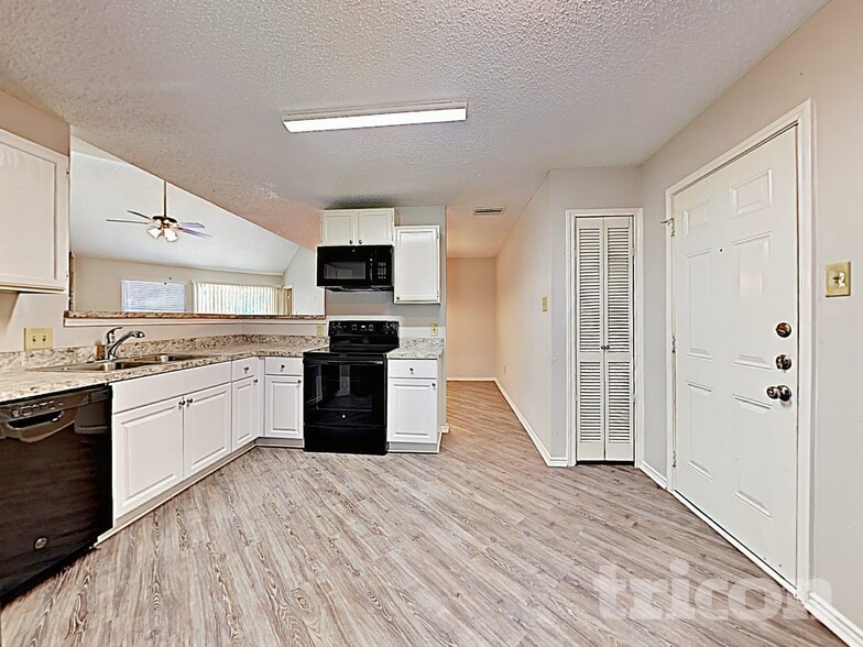 Building Photo - 2537 Rialto Way