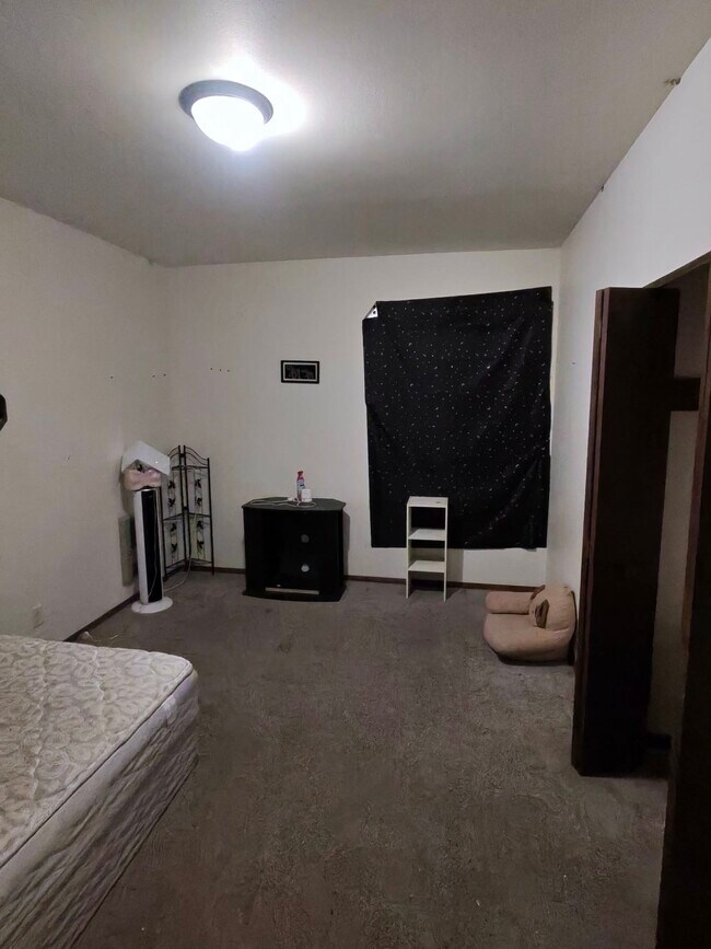 Building Photo - 934 S 13th St