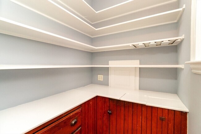 Building Photo - 12 Pond St