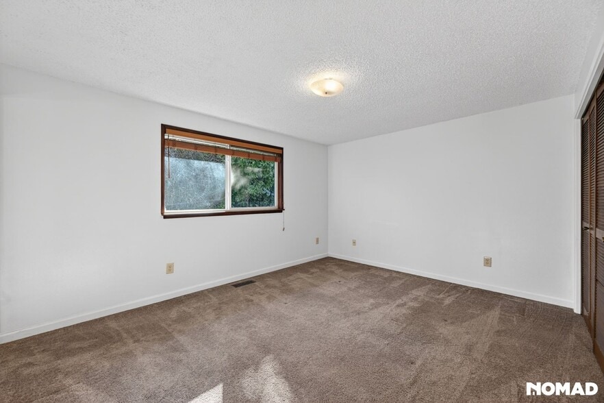 Building Photo - 5615 S 141st St