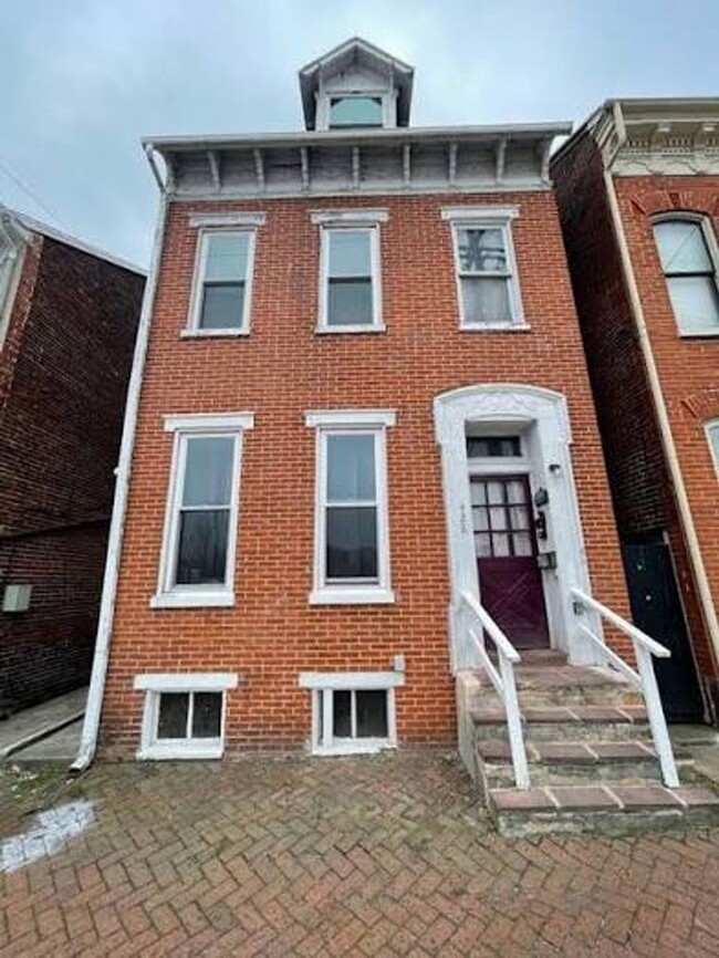 Primary Photo - 428 W Philadelphia St