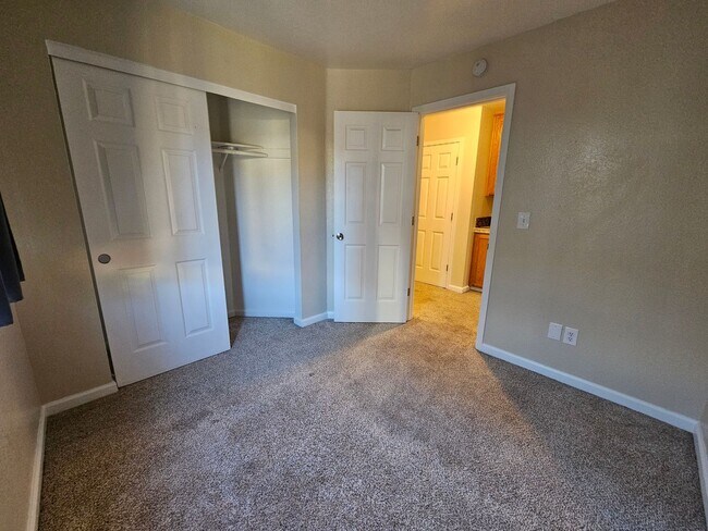 Building Photo - Large 4 bedroom two story in east Modesto!