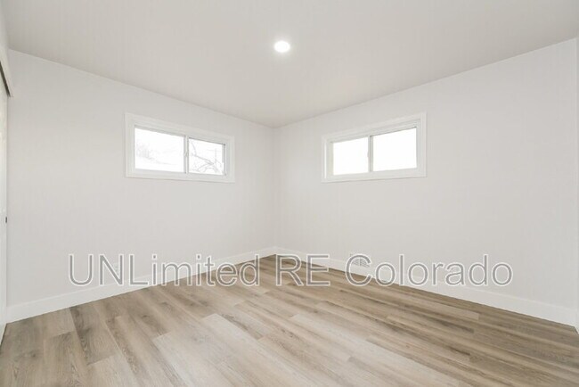 Building Photo - 1350 Troy St