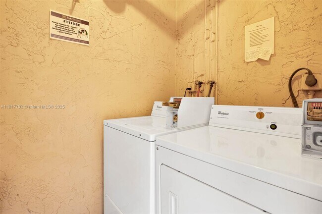 Building Photo - 200 Jacaranda Country Club Dr