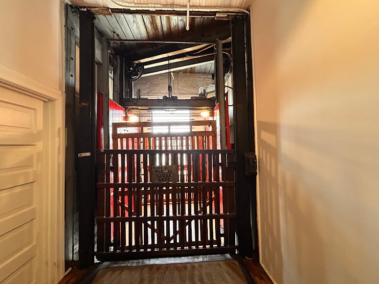 Building Photo - 1800 Central St