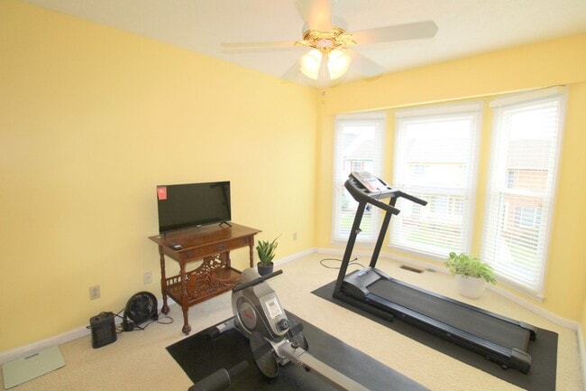 Building Photo - Charming 3-Bedroom Townhome for Rent with ...