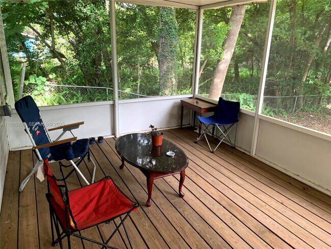 Building Photo - 325 E Plymouth Ave