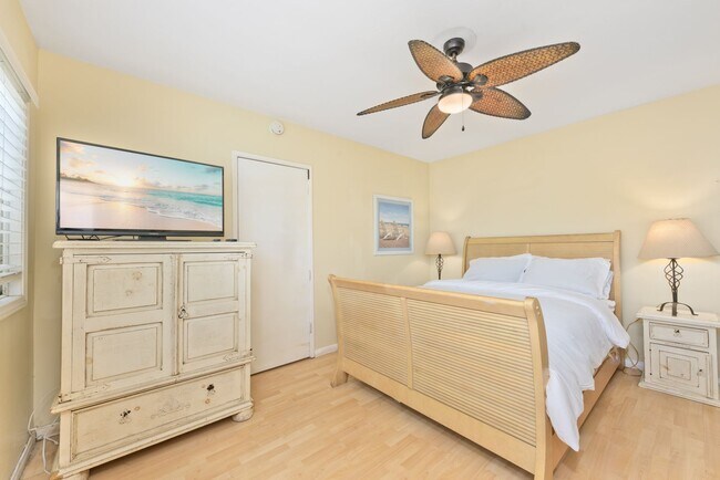 Building Photo - 1727 W Balboa Blvd