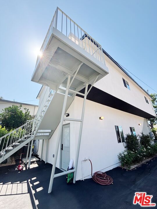 Building Photo - 713 Devirian Pl