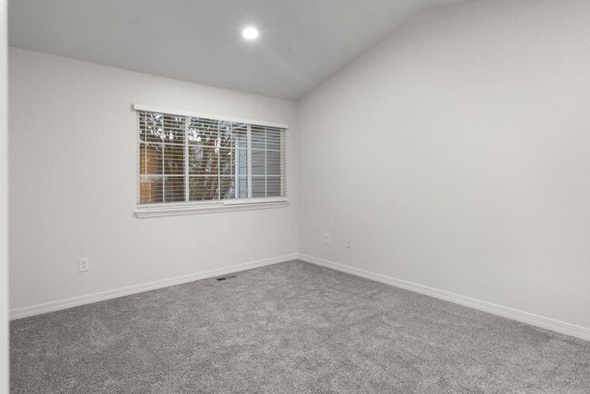 Building Photo - Spacious 2 Bedroom, 2.5 Bath Townhome in Desirable South Fort Collins