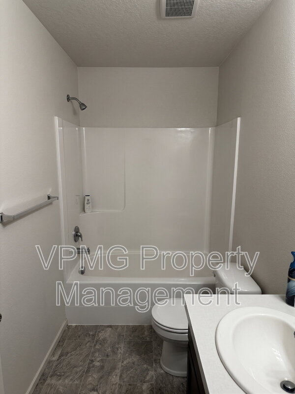 Building Photo - 11766 NE 21st Way