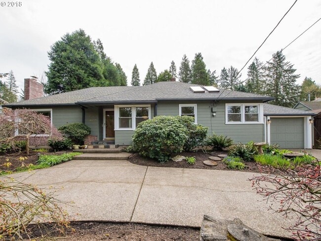 Building Photo - 6400 SW Vermont St