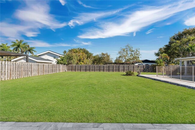 Building Photo - 11522 SW 100th Ave