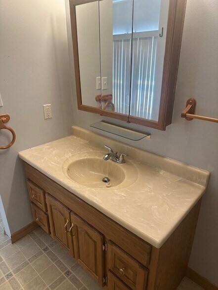 Building Photo - 131 Alameda Rd