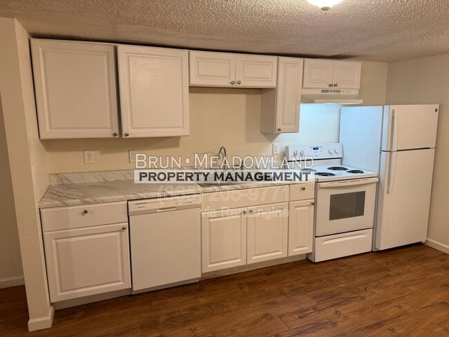 Building Photo - 502 E Red Bud Rd