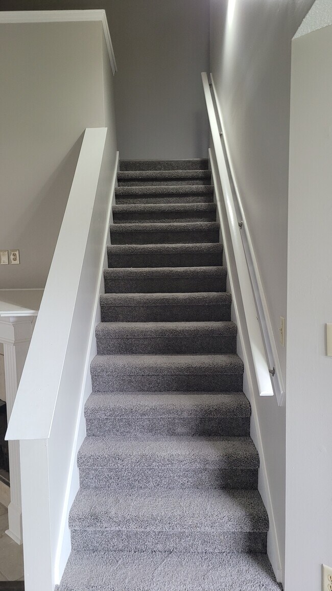 Building Photo - 7031 S Estacada Way