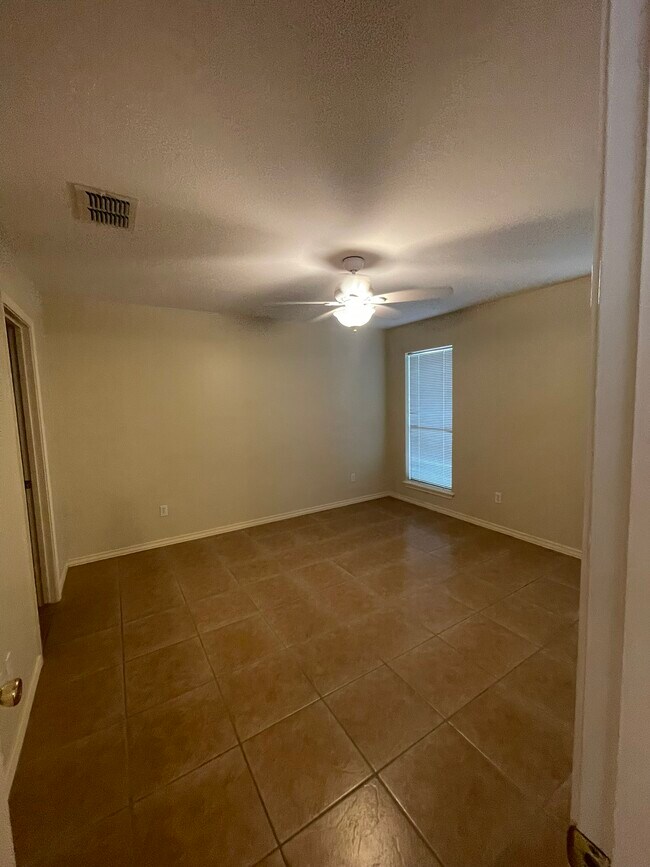 Building Photo - 15413 Palmira Ave