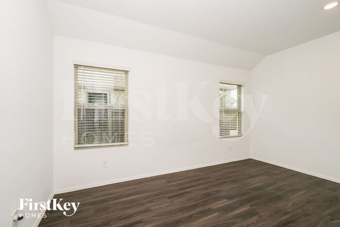 Building Photo - 18455 Summit Ranch Dr