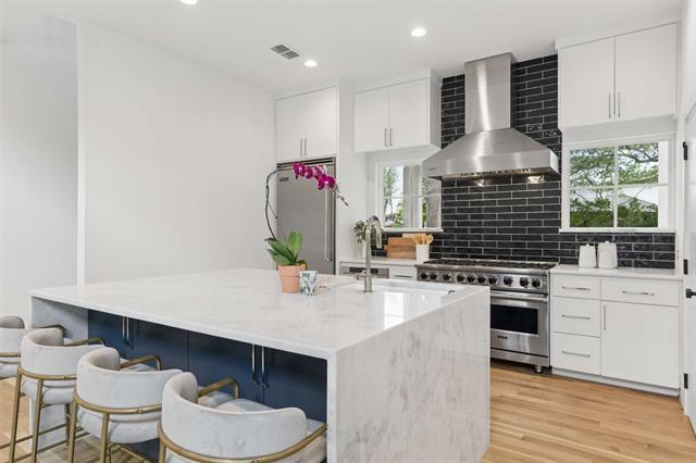 Building Photo - 6452 Lavendale Ave