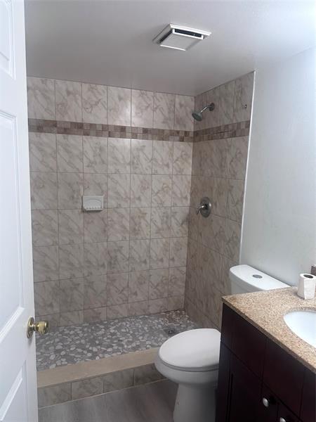 Building Photo - 450 Palm Cir W