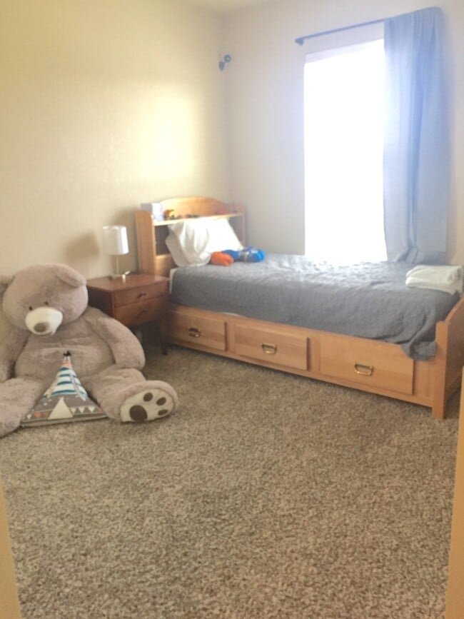 Building Photo - Start Your Summer off Right with Space in ...