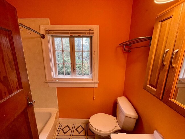 Building Photo - 2 bed 1 bath townhome in Belhaven