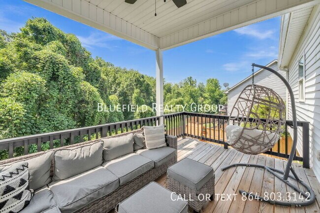 Building Photo - 713 Rockcliff St