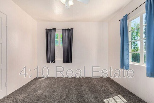 Building Photo - 208 W Glenrosa Ave