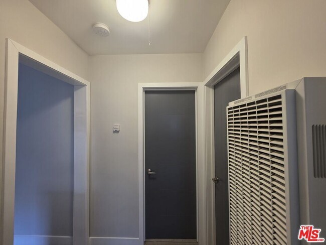 Building Photo - 1505 Cochran Ave
