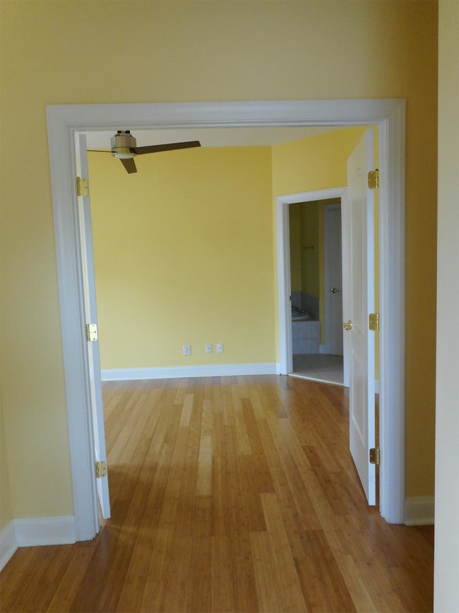 Building Photo - 204 Seneca Way