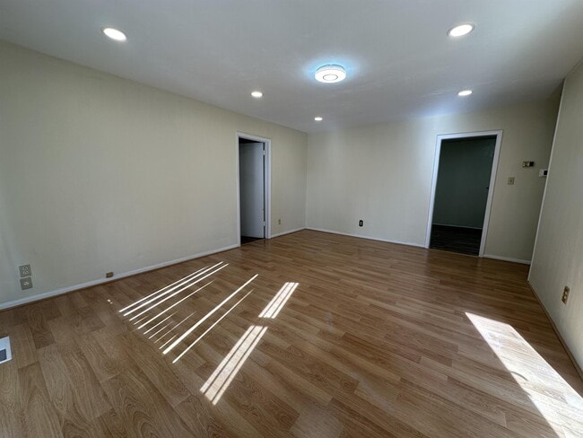 Building Photo - 3252 Club House Rd