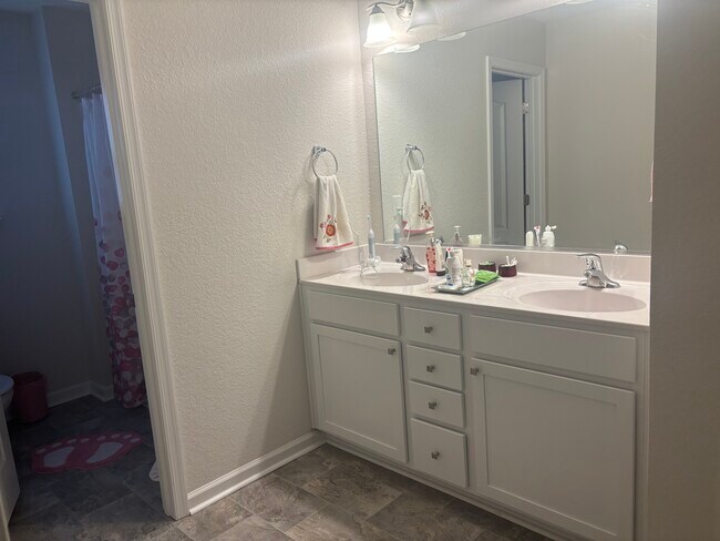 Building Photo - 3113 Burlington St