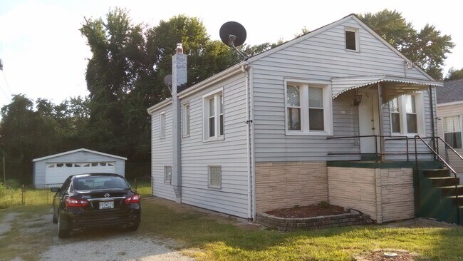 Building Photo - 200 W Arlee Ave