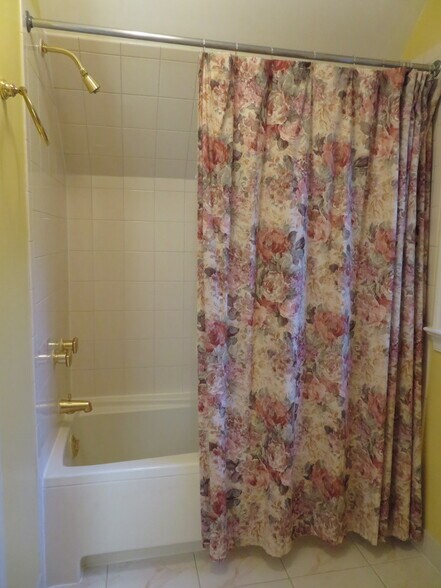 Building Photo - 1044 26th St S