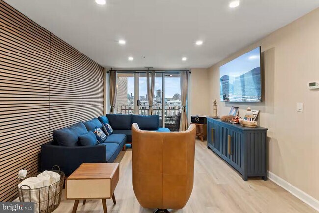 Building Photo - 100 Harborview Dr