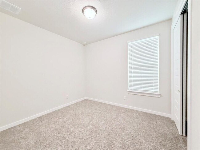 Building Photo - 133 Cintilar St