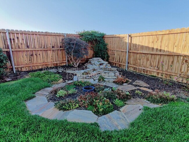 Building Photo - 5825 Sidon Ln