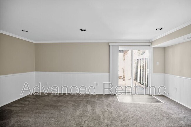 Building Photo - 339 Overlea Pl